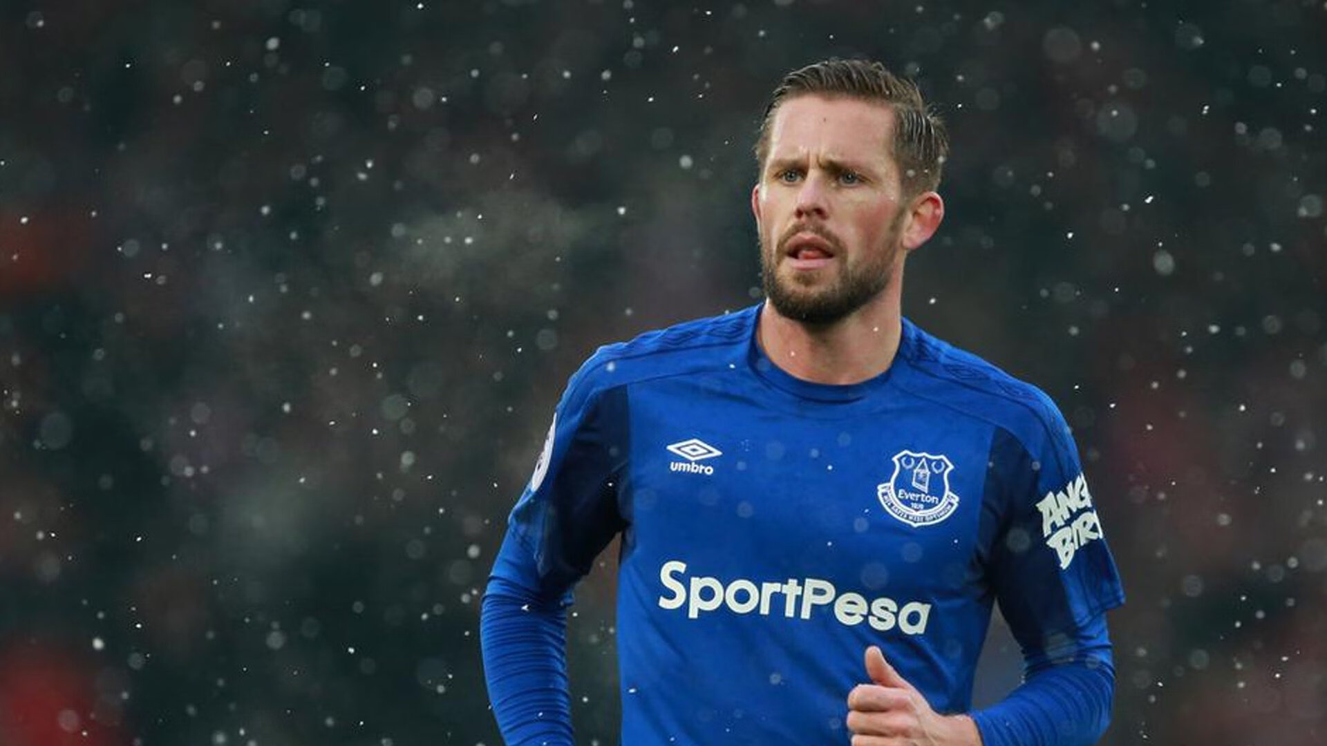 文班18+18+3帽 马刺升至西部第二,马刺23号德文布朗