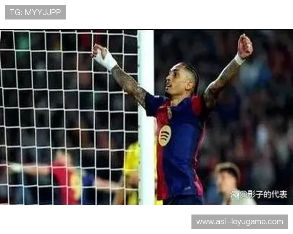 巴萨边路策动快攻,拉菲尼亚抽射直挂死角 巴萨边路策动快攻,拉菲尼亚抽射直挂死角