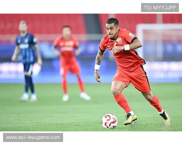 上海海港莱昂纳多边路连续突破，挑战自我再创辉煌